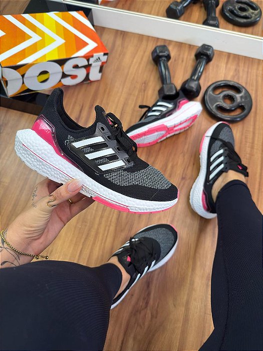 Tênis Adidas Ultraboost Preto e Pink