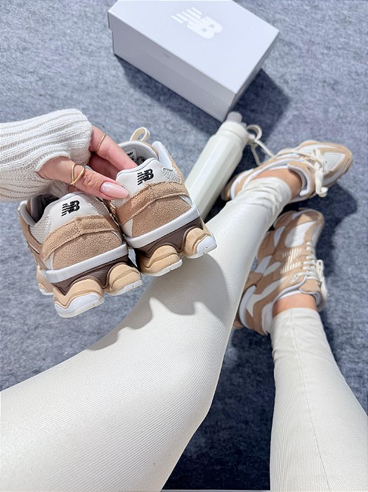 New Balance 9060 Off Bege