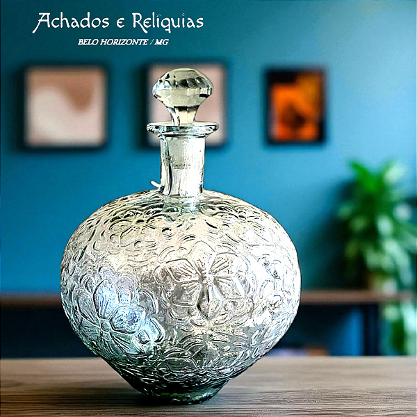 Garrafa Decorativa de Vidro Relevo Floral