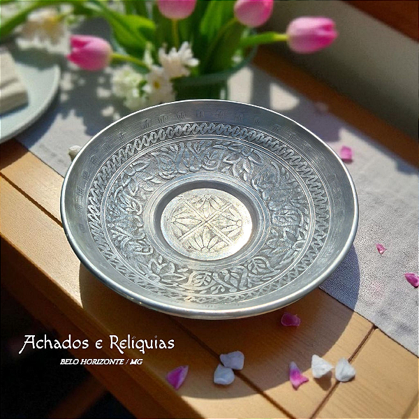 Linda fruteira decorativa em alumínio trabalhado