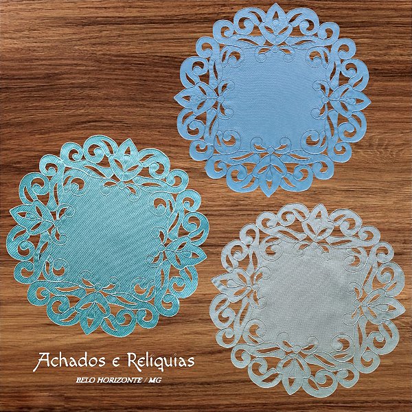 Lindos sousplats bordados para dar um toque de elegância à sua mesa. Design delicados e acabamentos impecáveis.