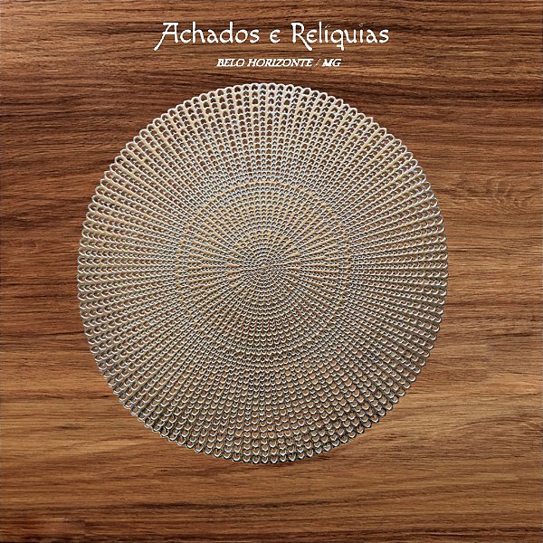 Jogo Americano Dourado, ideal para compor sua mesa com elegância e charme.