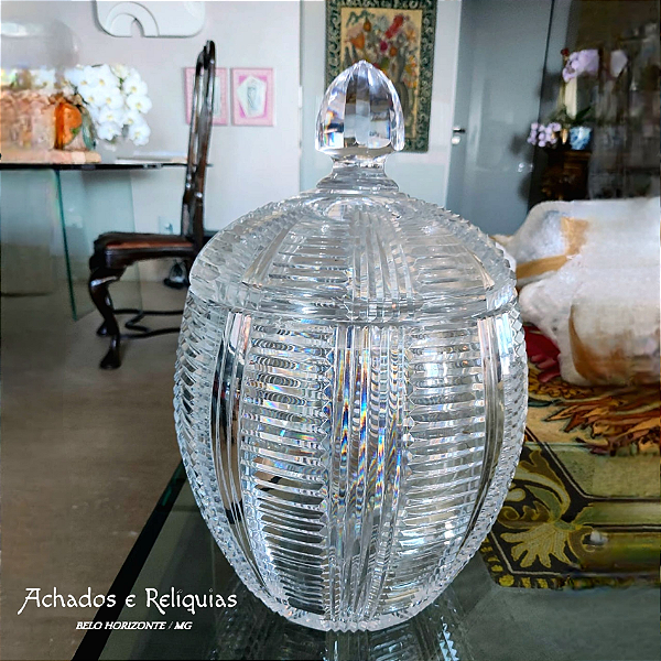 Maravilhosa poncheira / potiche de cristal europeu lapidado a mão