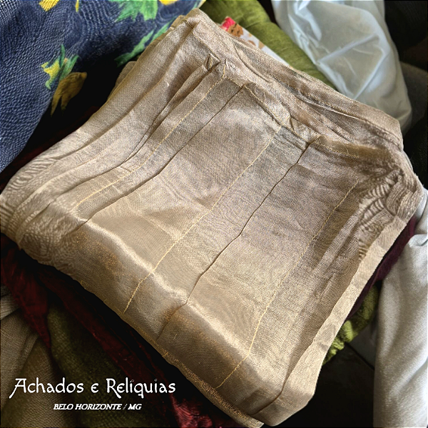 Caminhos de Mesa em tom bege em tecido Organza acetinada