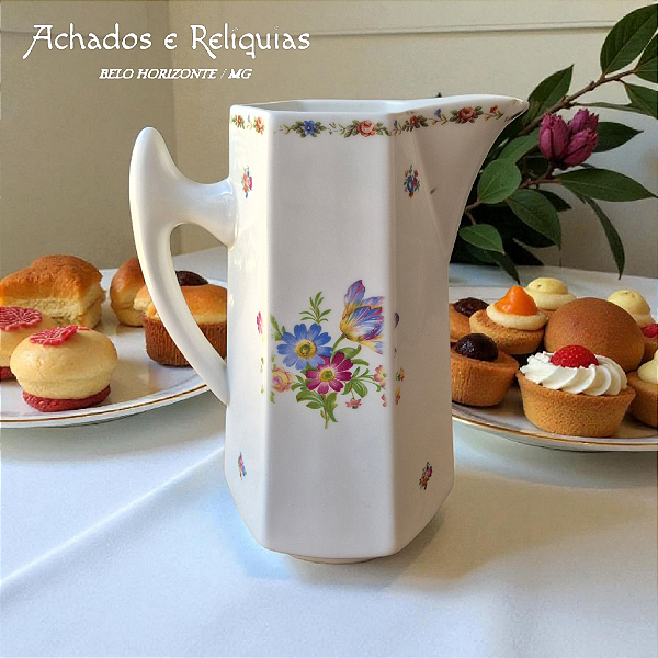 Jarra de Leite em porcelana Vista Alegre com detalhes florais