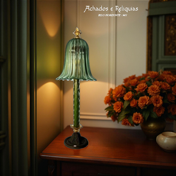 Abajur em vidro de Murano verde com pó de ouro, base em bronze — 96 cm de altura