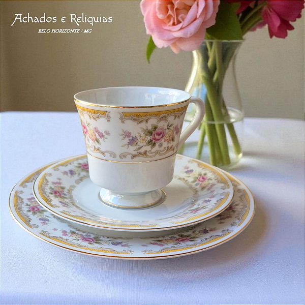 Lindo trio de Xícara, Pires e Prato de sobremesa em porcelana Montgomery Ward