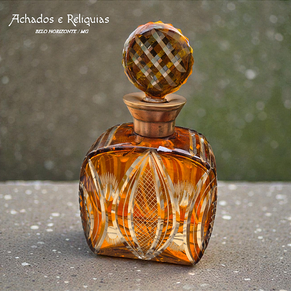 Garrafa Licoreira em Cristal Doublé Âmbar com Gargalo em Bronze