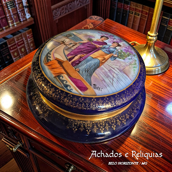 Bomboniere em Porcelana Francesa M. Fines – Limoges Elegância Clássica com Detalhes em Ouro