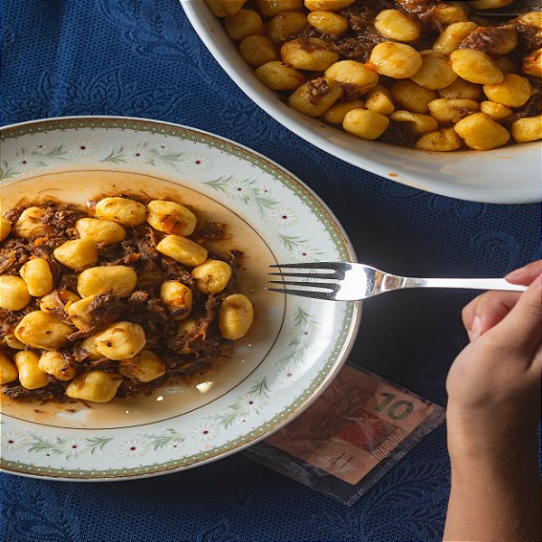 Nhoque de Batata ao Molho de Carne de Panela