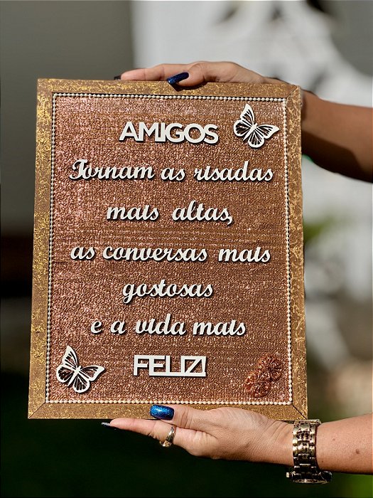 Quadro Frase | Amigos tornam as risadas mais altas, as conversas mais gostosas e a vida mais feliz! #001