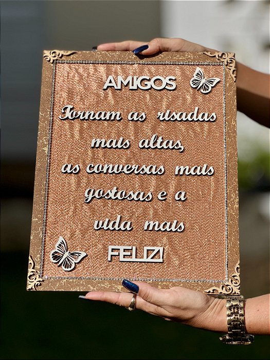 Quadro Frase | Amigos tornam as risadas mais altas, as conversas mais gostosas e a vida mais feliz! #002