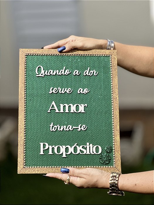 Quadro Frase | Quando a dor serve ao amor torna-se propósito.