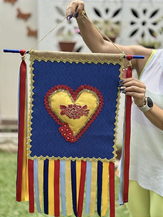 Estandarte M Coração Amarelo | 44cm x 36cm