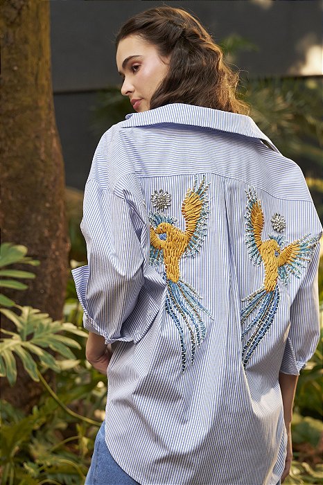Camisa Listras com Estampa de Pássaro Feminina