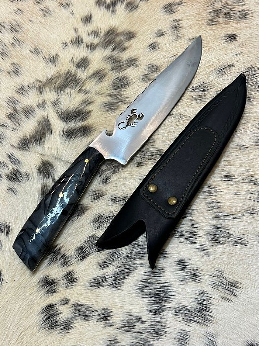 Faca Artesanal Escorpião com Bainha de Couro