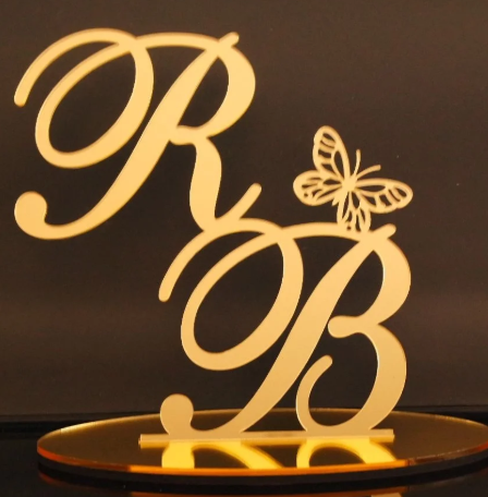 Topo de Bolo em Acrílico - Iniciais Decorativas com Borboleta