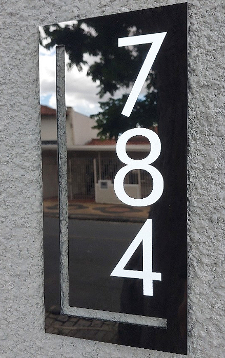 Placa de Acrílico Preto com Números - Ideal para Identificação de Residências