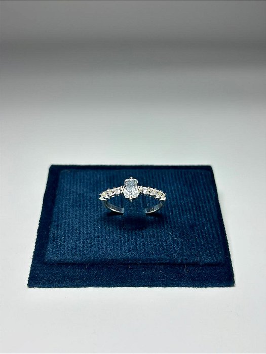 Anel Zircônia Retangular Lateral Cravejado