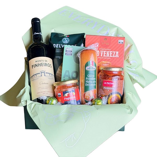Cesta Presente Gourmet com Vinho Tinto Seco e Kit Completo para Jantar