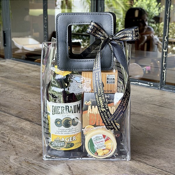 Cesta Presente com Cerveja Pilsen e Kit Aperitivo Gourmet