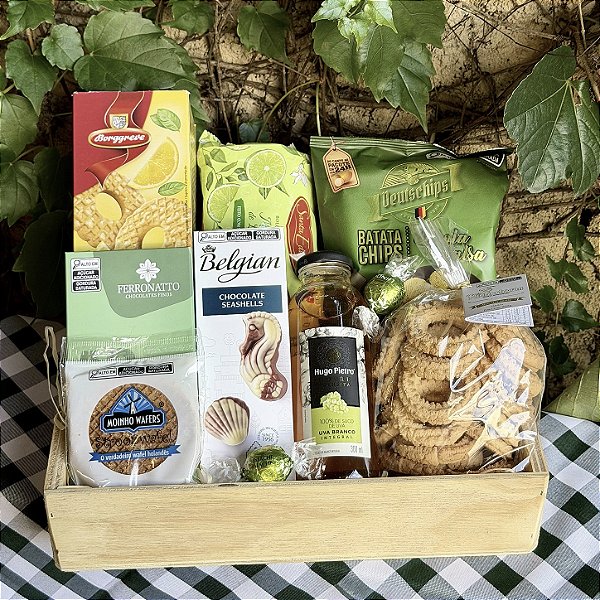 Cesta de Café da Manhã com Doces e Snacks Especiais