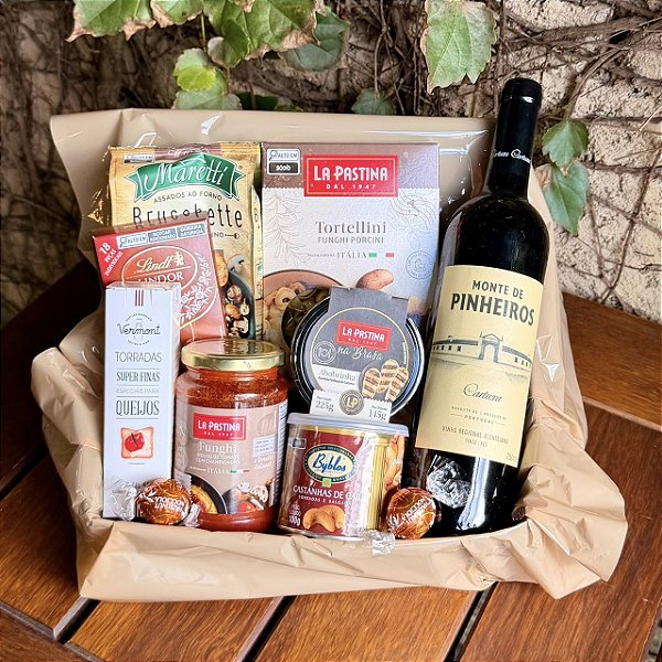 Cesta de Presente Gourmet com Vinho e Antepastos Blumenau