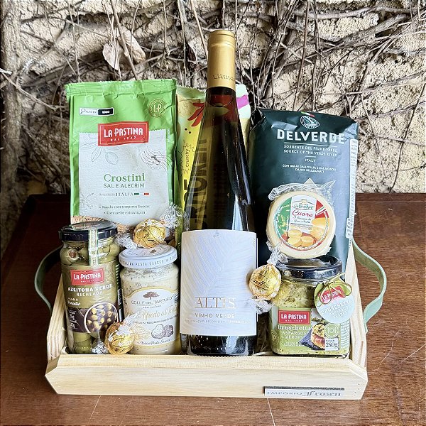 Cesta Gourmet com Vinho Verde e Delícias Especiais