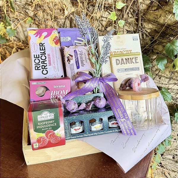 Cesta Presente Gourmet com Chá, Chocolates e Geleias Premium