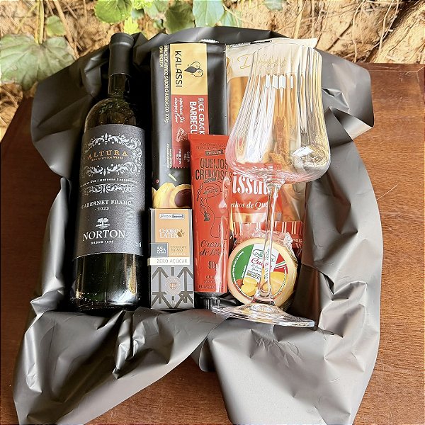Cesta Presente com Vinho, Queijos e Petiscos Gourmet
