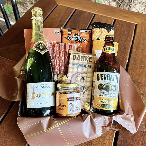 Cesta Presente Dia dos Pais com Espumante, Cerveja e Petiscos Gourmet