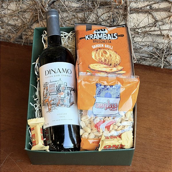 Cesta Presente com Vinho, Bruschettas e Amendoins Gourmet