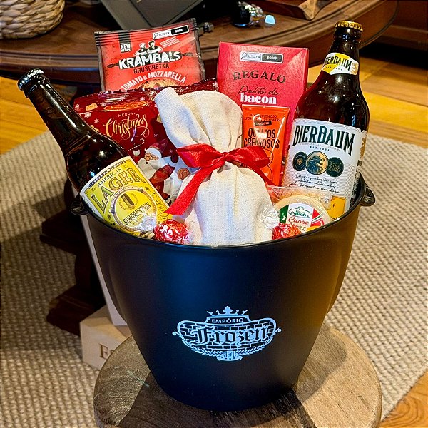 Cesta de Natal com Balde de Cerveja e Queijos