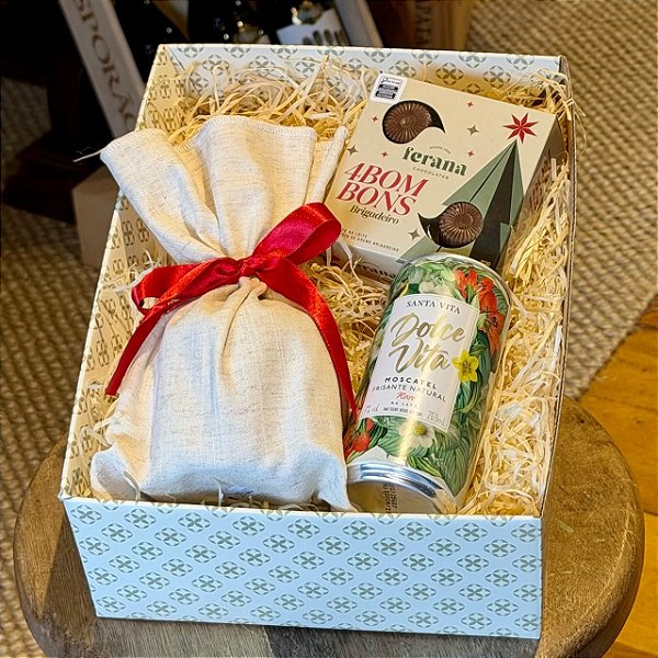 Cesta de Natal com Frisante, Trufas e Mini Panetone