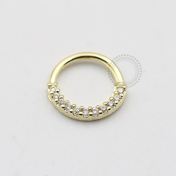 AR06 Argola Cravejada CZ Frontal de Torção Banho Ouro