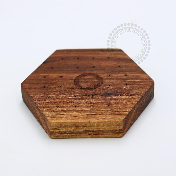 EP24 Expositor Hexágono Madeira 24 Furos