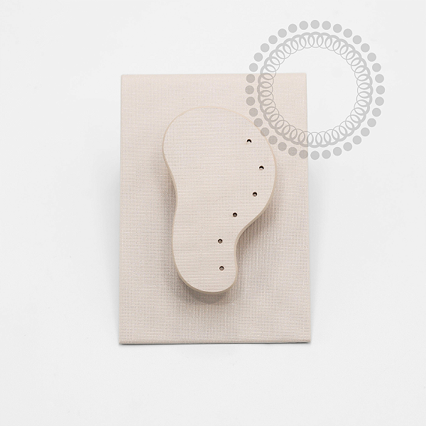 EP32 Expositor Orelha Removível Com Imã 6 Furos Off White