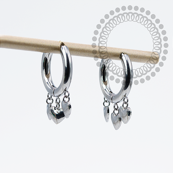 TN1967 Brinco Argola Pingente 3 Corações Titânio ASTM F-136