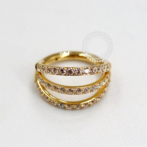TN1126 Segmento Triplo Fios Cravejados Titânio PVD Gold