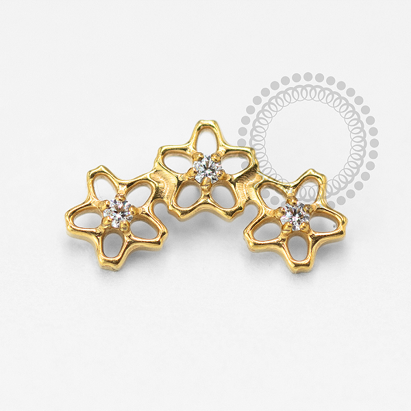 TN1631 Topo Cluster 3 Flores Vazadas CZ Titanio PVD Gold