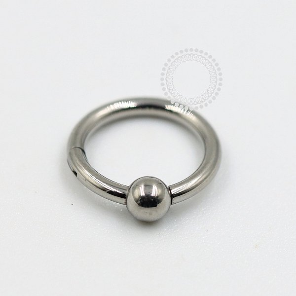 TN1080 Segmento Captive Clicker Titânio ASTM F136