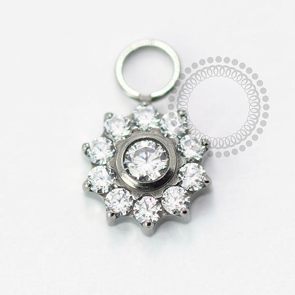 TN1635 Pingente Flor 10 Pétalas CZ Titanio ASTM F136