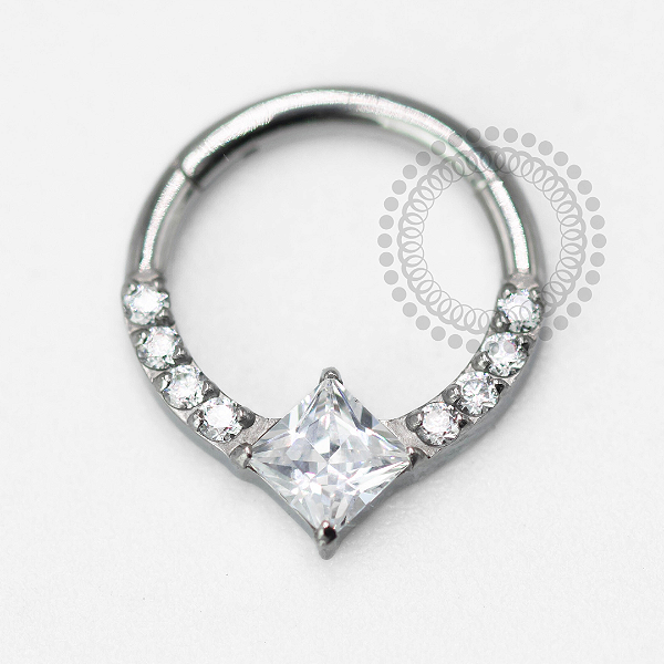 TN1639 Segmento Frontal Cravejado CZ Quadrada Titanio ASTM F136