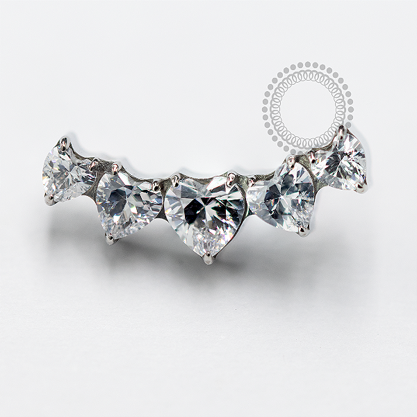 TN1676 Topo Cluster Corações CZ Titânio ASTM F-136