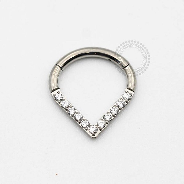 TN456 Segmento Frontal Triangular Cravejado Titânio ASTM F136