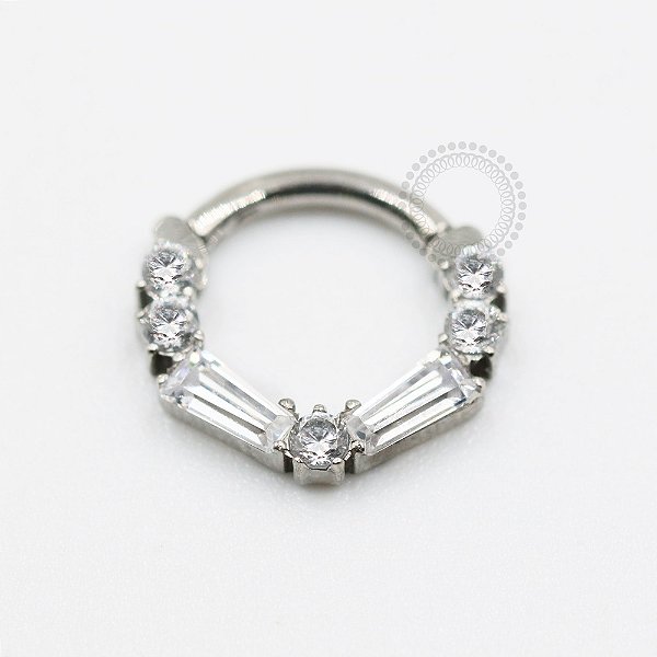 TN697 Segmento Frontal 8mm CZ Baguetes Titânio ASTM F136