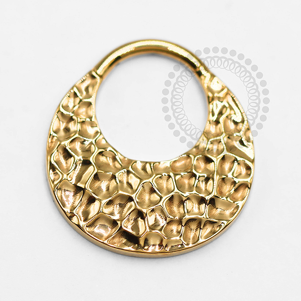 TN1383 Segmento Frontal Martelado Titânio PVD Gold