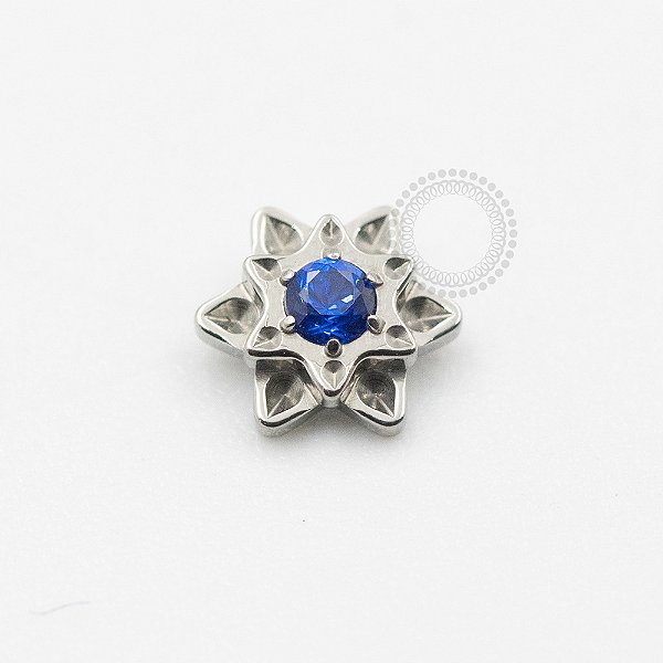 TN633 Topo Flor Lótus CZ Safira Titânio ASTM F136