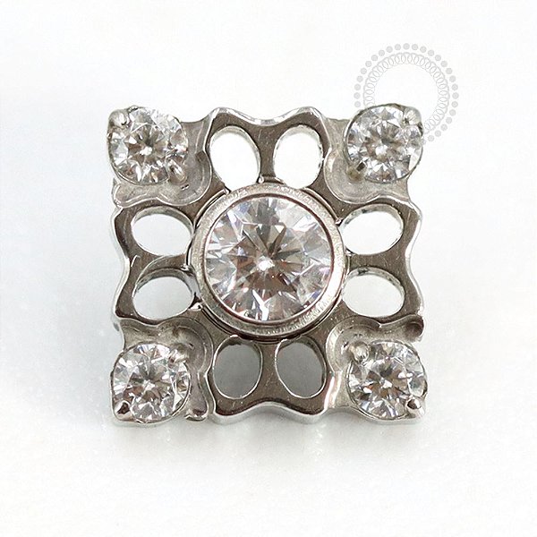 TN783  Topo Quadrado Indiano CZ Titânio ASTM F136