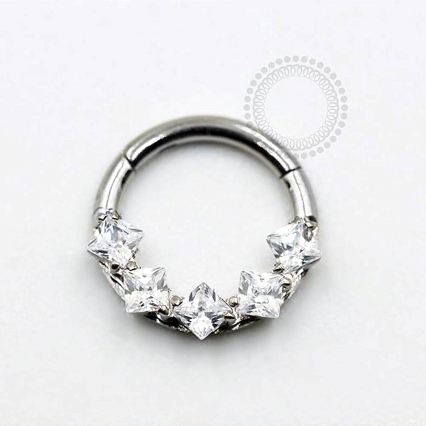 TN823 Segmento Frontal CZ Quadradas Titânio ASTM F136